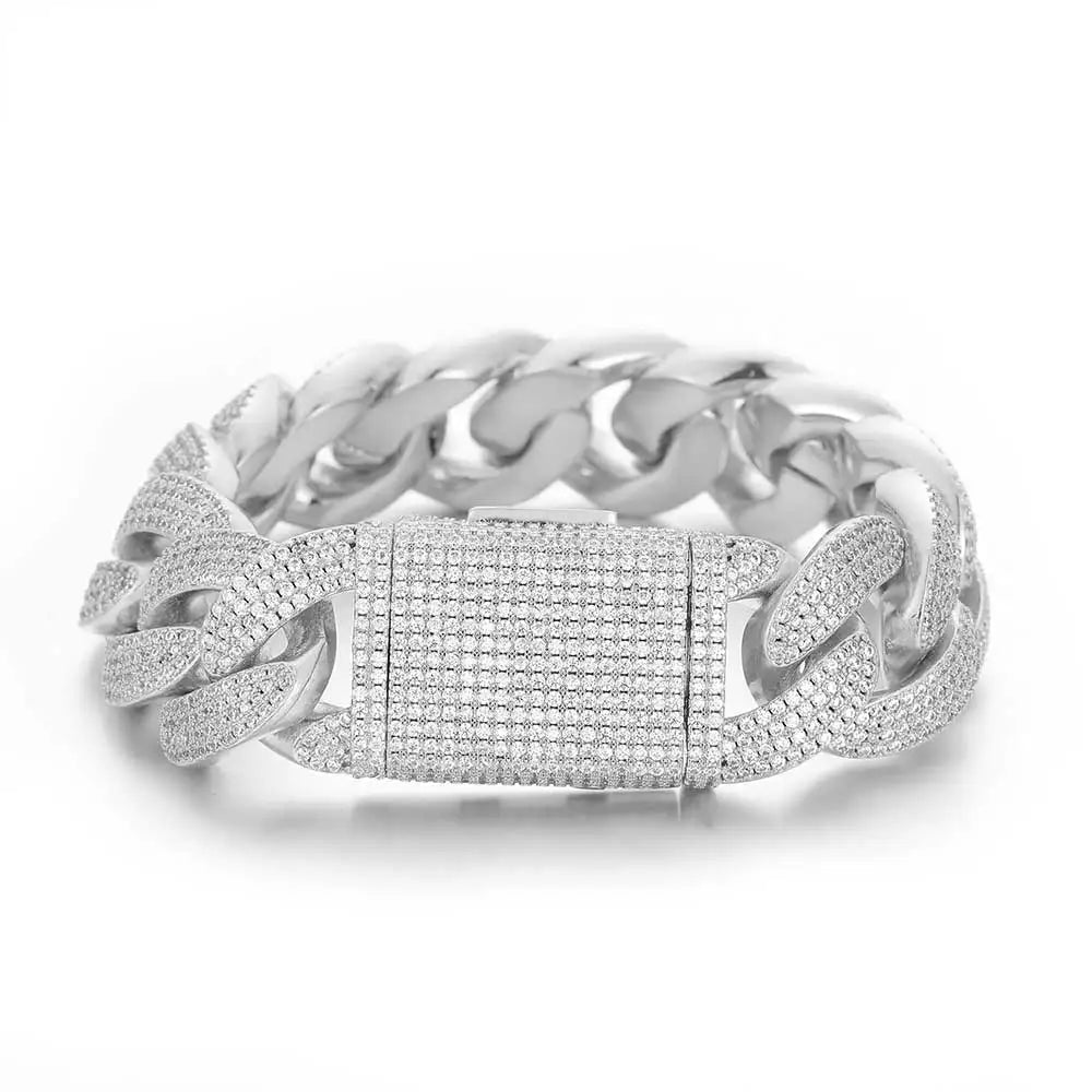 "Blizzard Link Bracelet: Iced-Out Style for Everyone"
