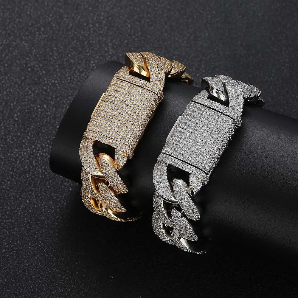 "Blizzard Link Bracelet: Iced-Out Style for Everyone"